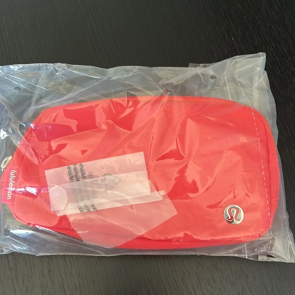 NWT * Lululemon Pale Raspberry Everywhere Belt Bag
